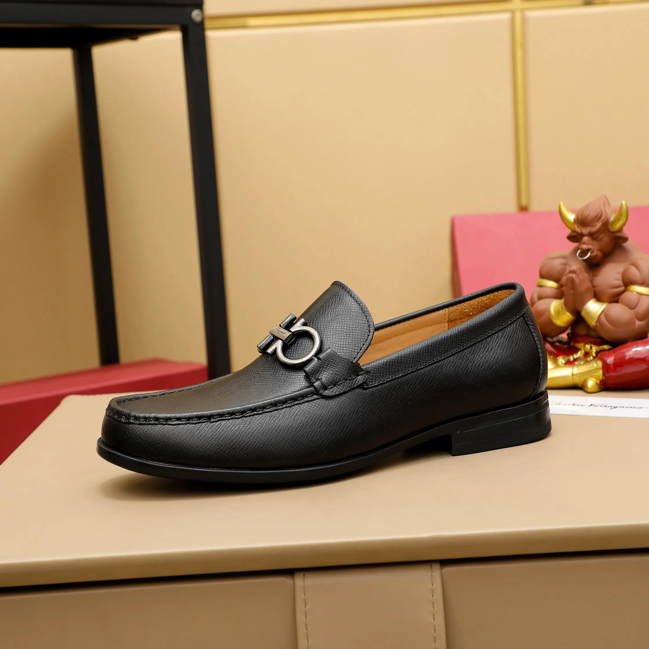 Men's clothing and shoes 💰460 🔥Ferragamo's new men's casual slip-on shoes🇨🇳Official website original 1:1 mold opening, original quality💯Fine workmanship, high-end luxury☘The upper is made of imported Italian first-layer cowhide🌴Luxury🐂leather lining🍓Rubber wear-resistant and non-slip outsole, breathable and comfortable to wear🍍The first choice for high-end men, black, size 38-45
